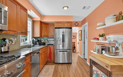409 Bayville Avenue Bayville NY 11709