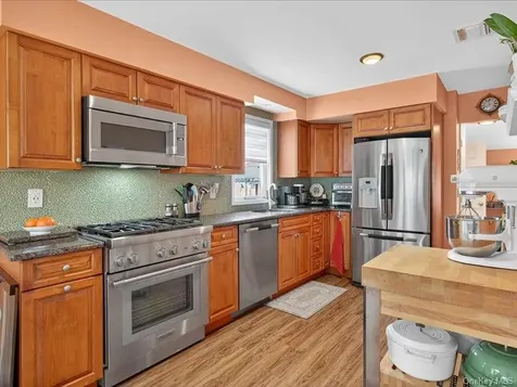409 Bayville Avenue Bayville NY 11709