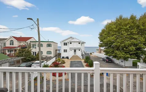 409 Bayville Avenue Bayville NY 11709