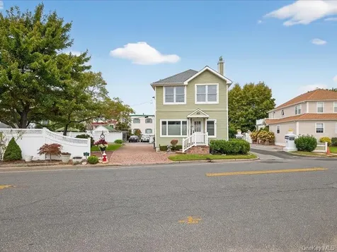 409 Bayville Avenue Bayville NY 11709