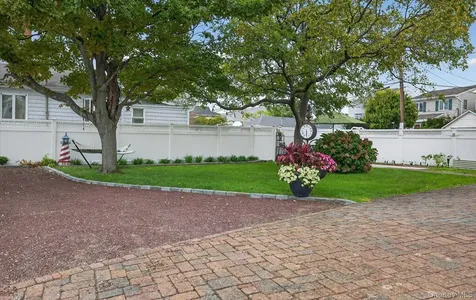 409 Bayville Avenue Bayville NY 11709