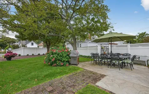 409 Bayville Avenue Bayville NY 11709