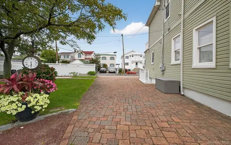 409 Bayville Avenue Bayville NY 11709
