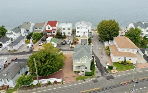 409 Bayville Avenue Bayville NY 11709