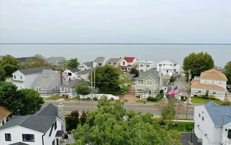 409 Bayville Avenue Bayville NY 11709