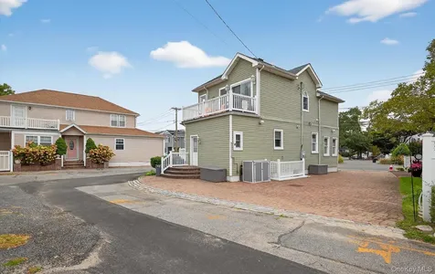 409 Bayville Avenue Bayville NY 11709