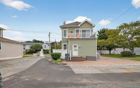 409 Bayville Avenue Bayville NY 11709