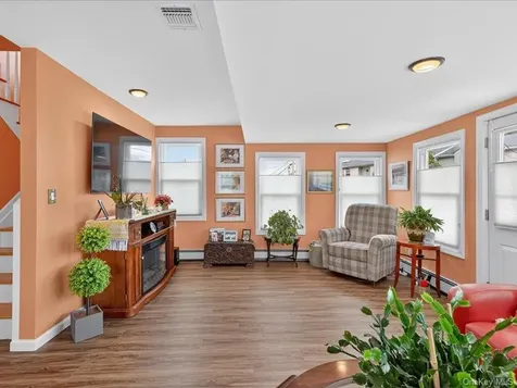 409 Bayville Avenue Bayville NY 11709