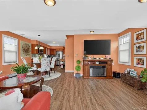 409 Bayville Avenue Bayville NY 11709