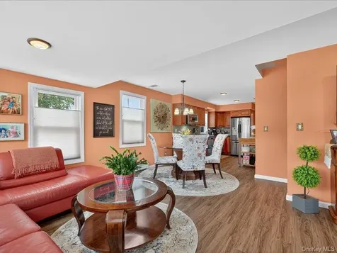 409 Bayville Avenue Bayville NY 11709