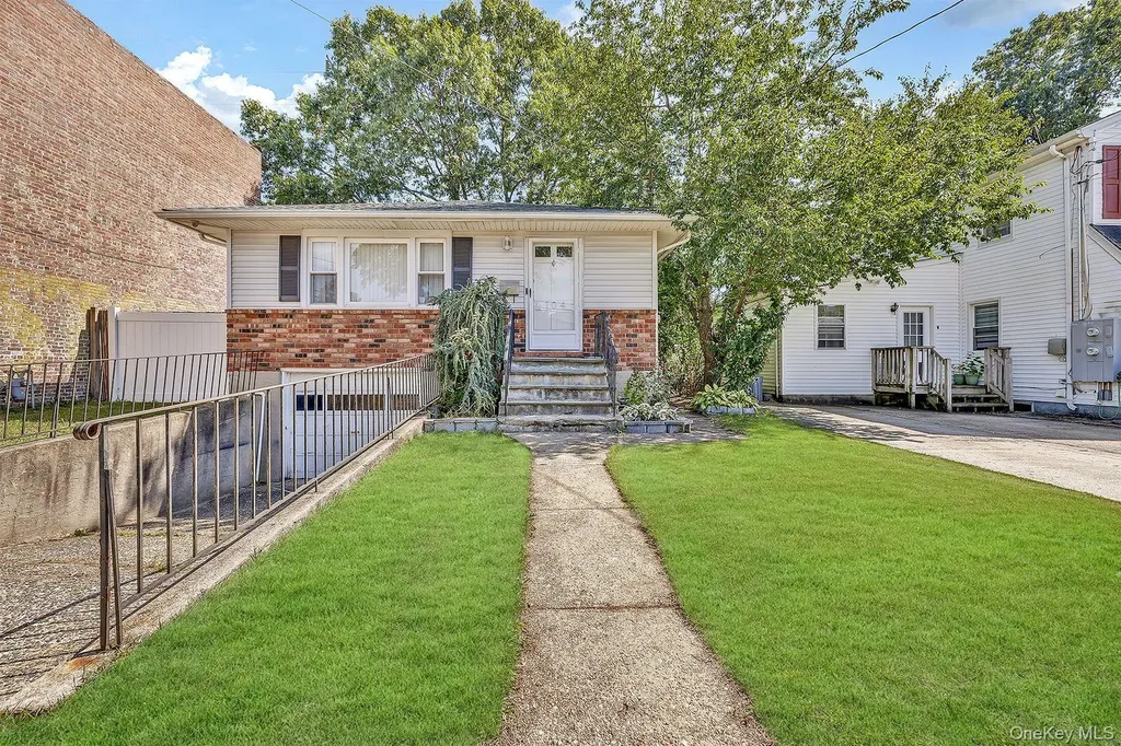 104 Broadway Malverne NY 11565