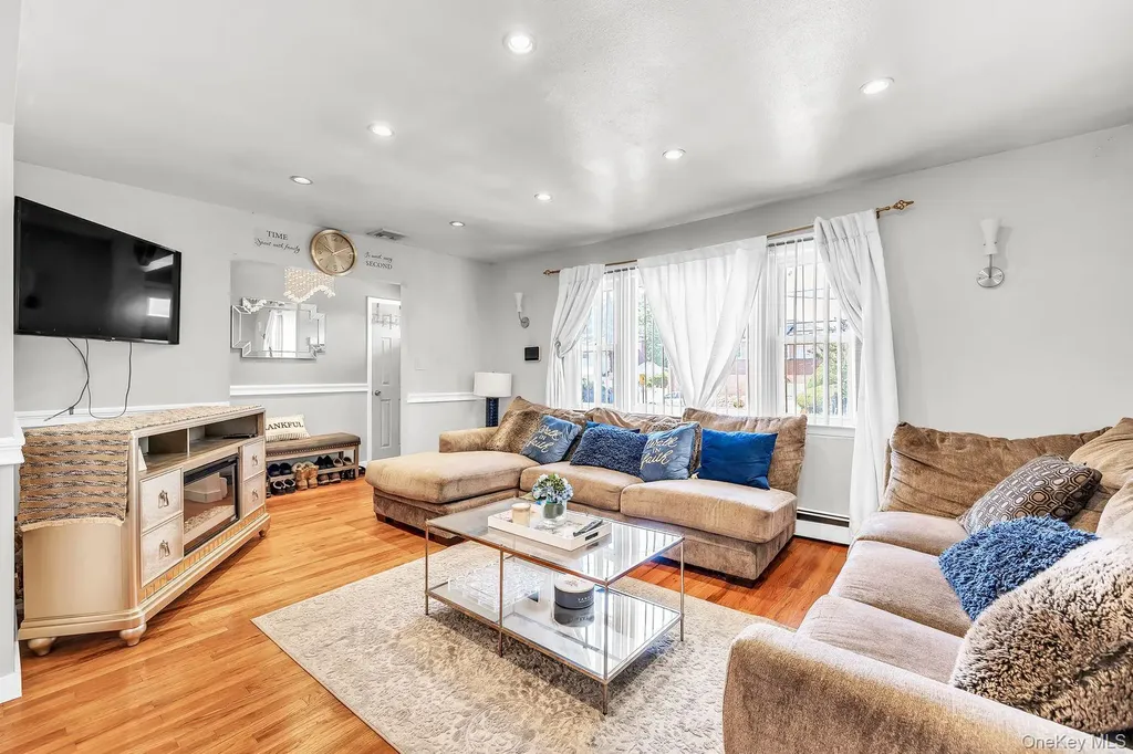 104 Broadway Malverne NY 11565