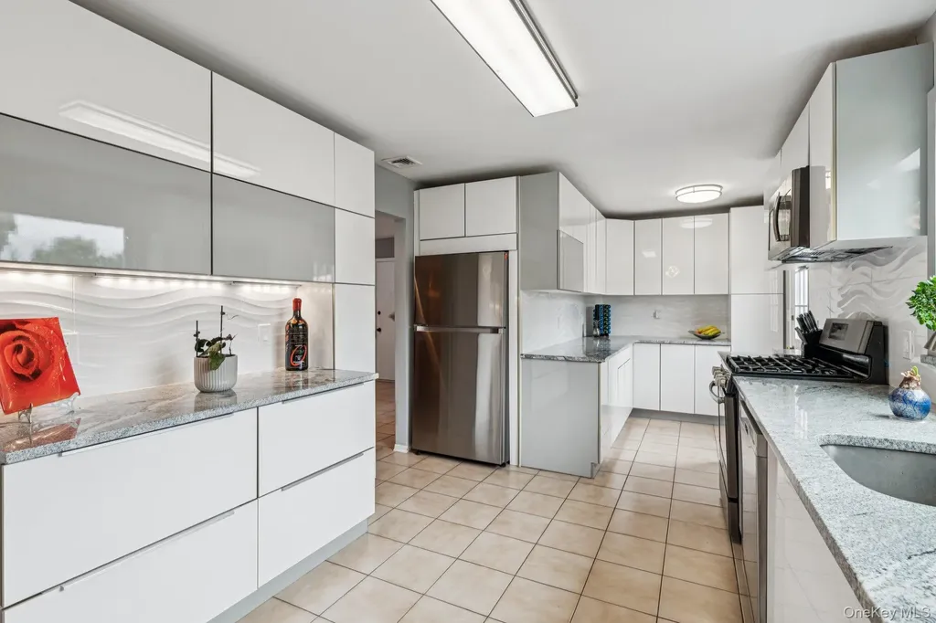 9 4th Place Syosset NY 11791