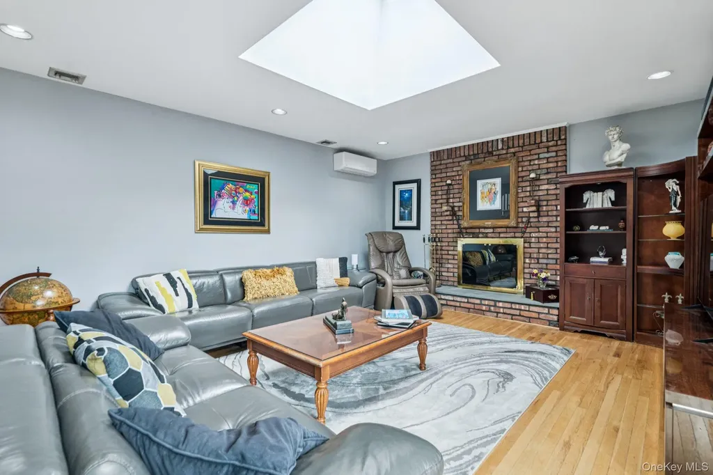 9 4th Place Syosset NY 11791