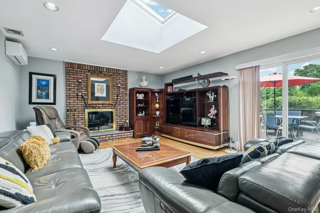 9 4th Place Syosset NY 11791