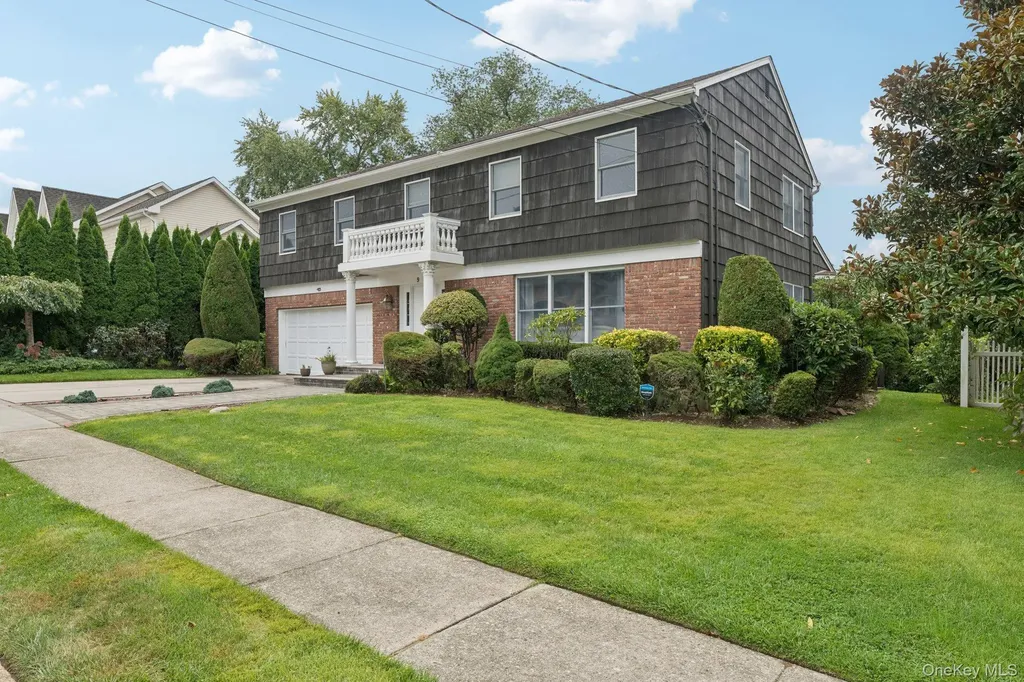 9 4th Place Syosset NY 11791