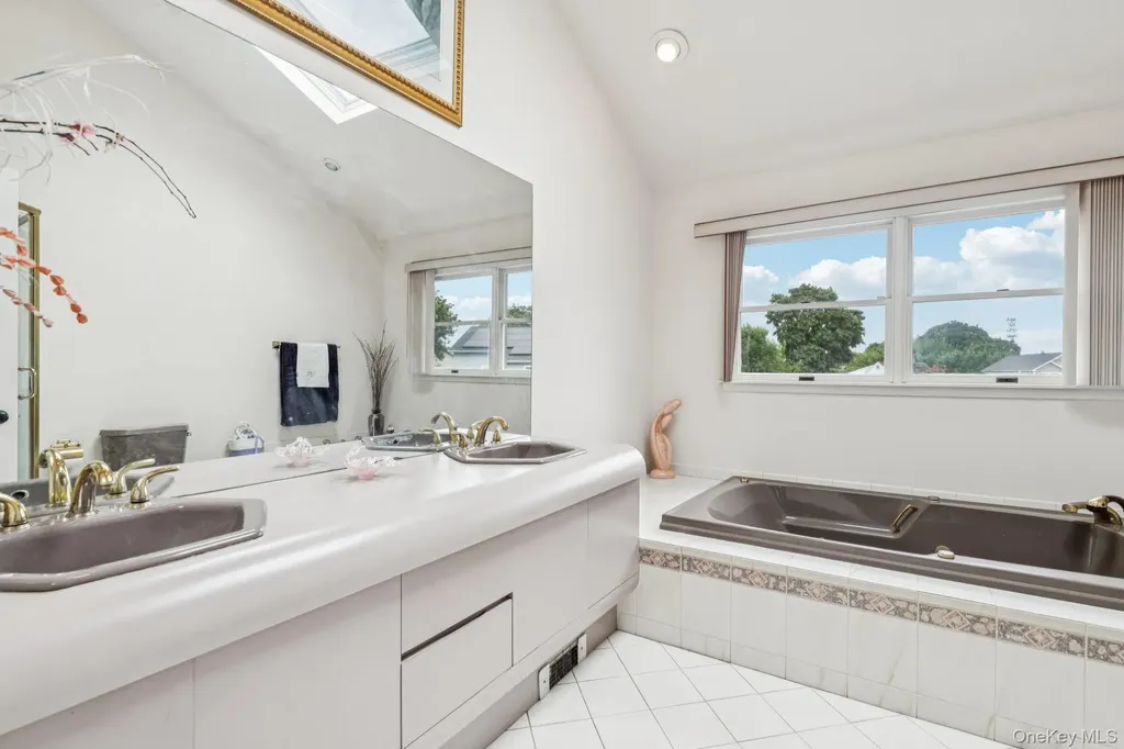 9 4th Place Syosset NY 11791