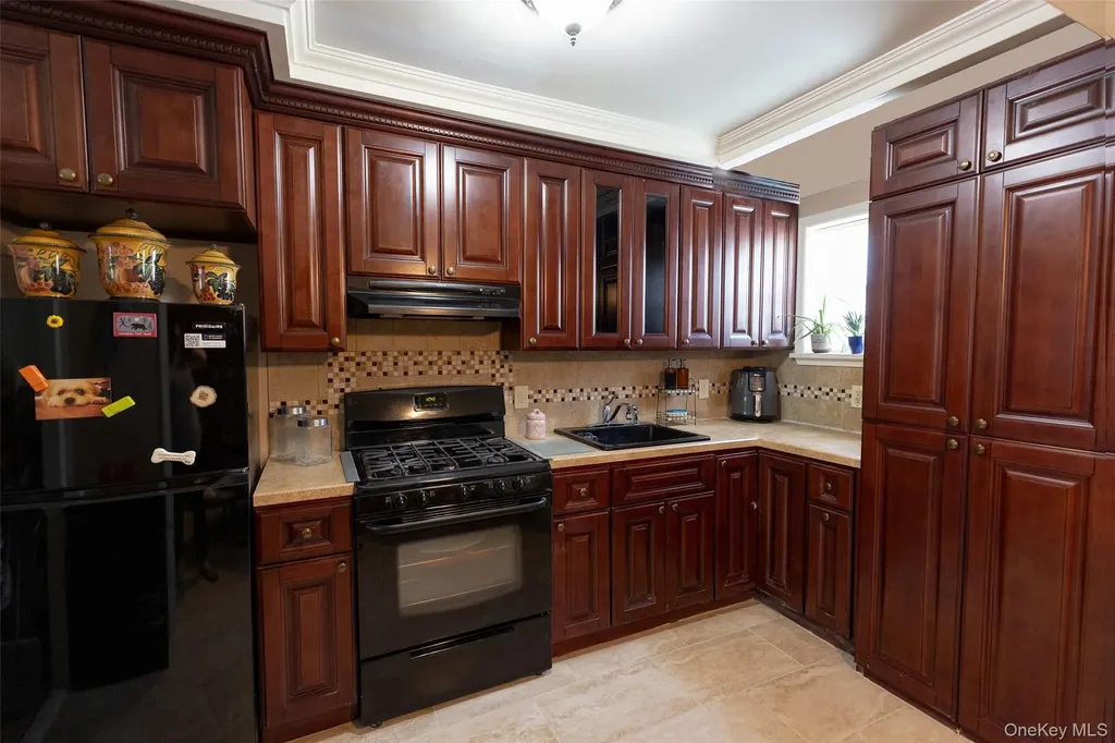1865 Hunt Avenue Bronx NY 10462