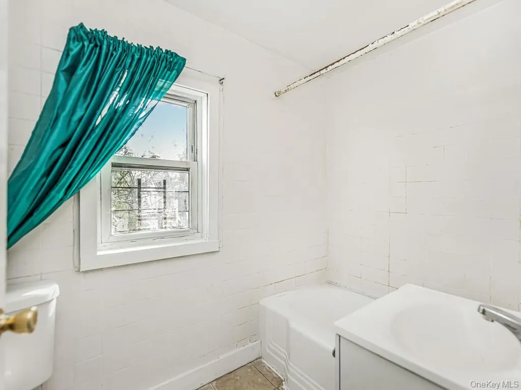 557 S 5th Avenue Mount Vernon NY 10550