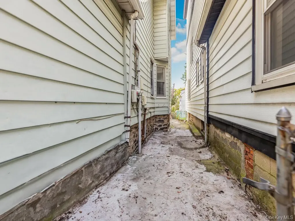 557 S 5th Avenue Mount Vernon NY 10550