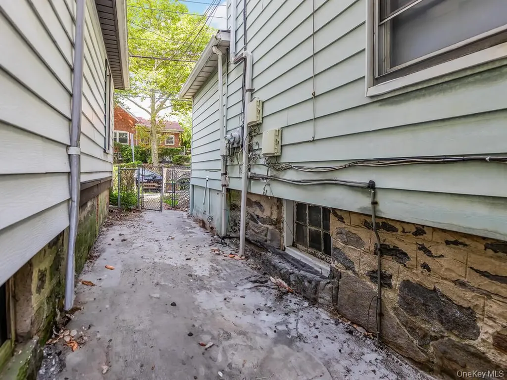 557 S 5th Avenue Mount Vernon NY 10550