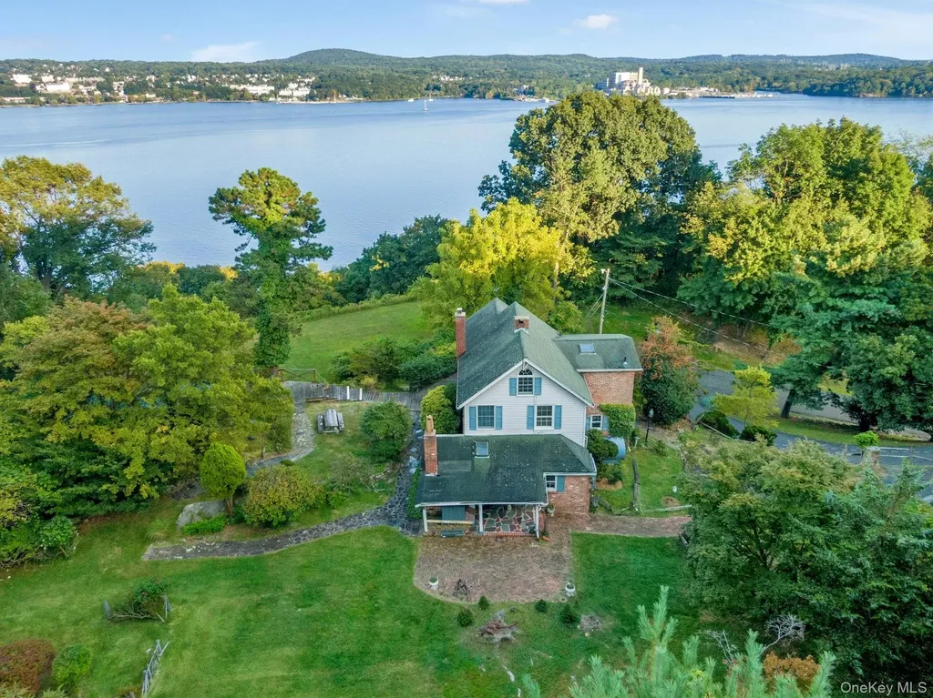 8 Ayers Road Tomkins Cove NY 10986