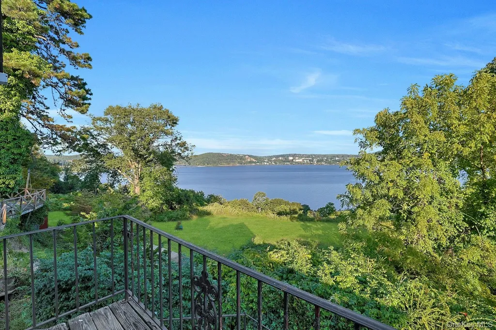 8 Ayers Road Tomkins Cove NY 10986