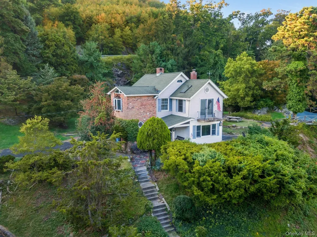 8 Ayers Road Tomkins Cove NY 10986