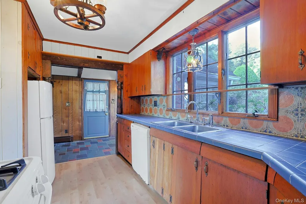 8 Ayers Road Tomkins Cove NY 10986