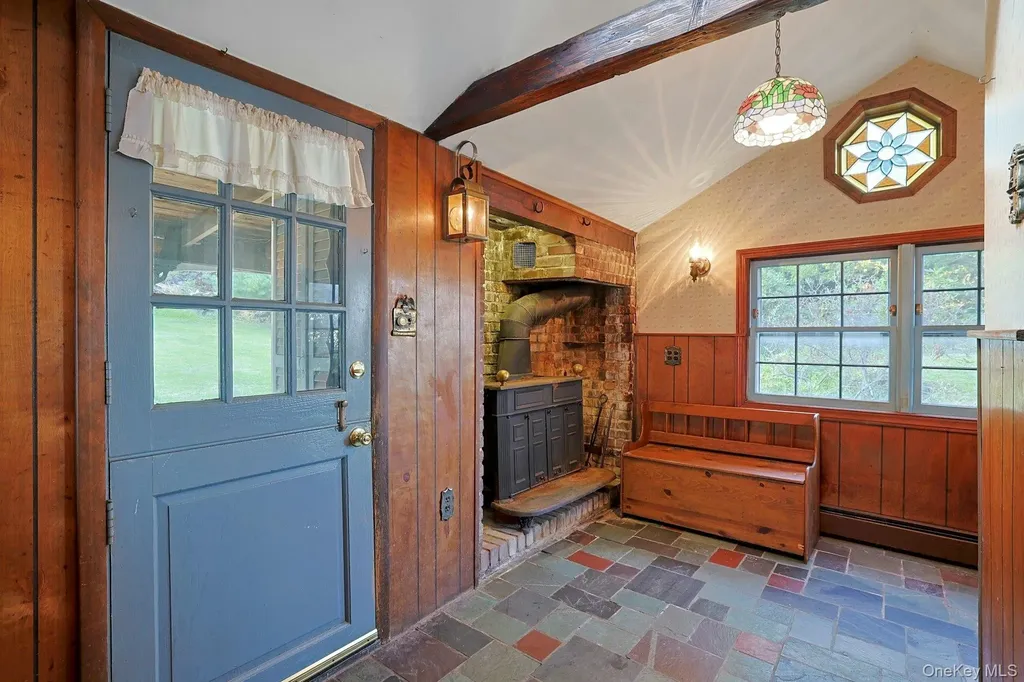 8 Ayers Road Tomkins Cove NY 10986