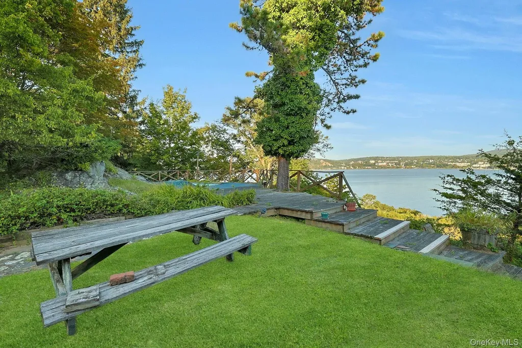 8 Ayers Road Tomkins Cove NY 10986