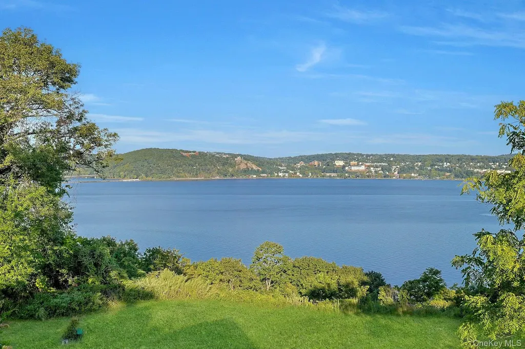 8 Ayers Road Tomkins Cove NY 10986