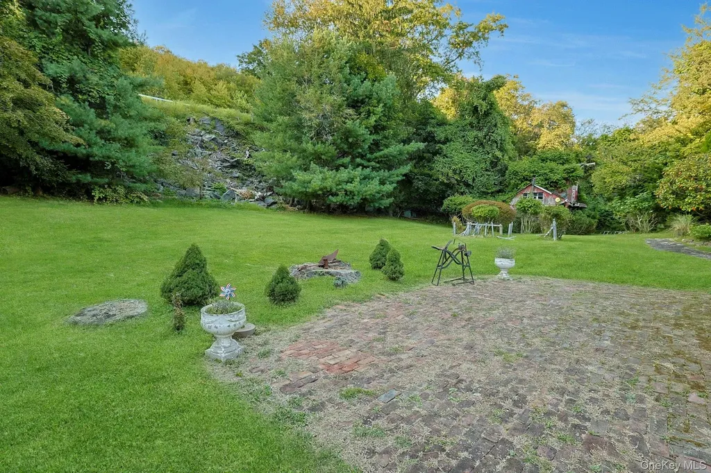 8 Ayers Road Tomkins Cove NY 10986