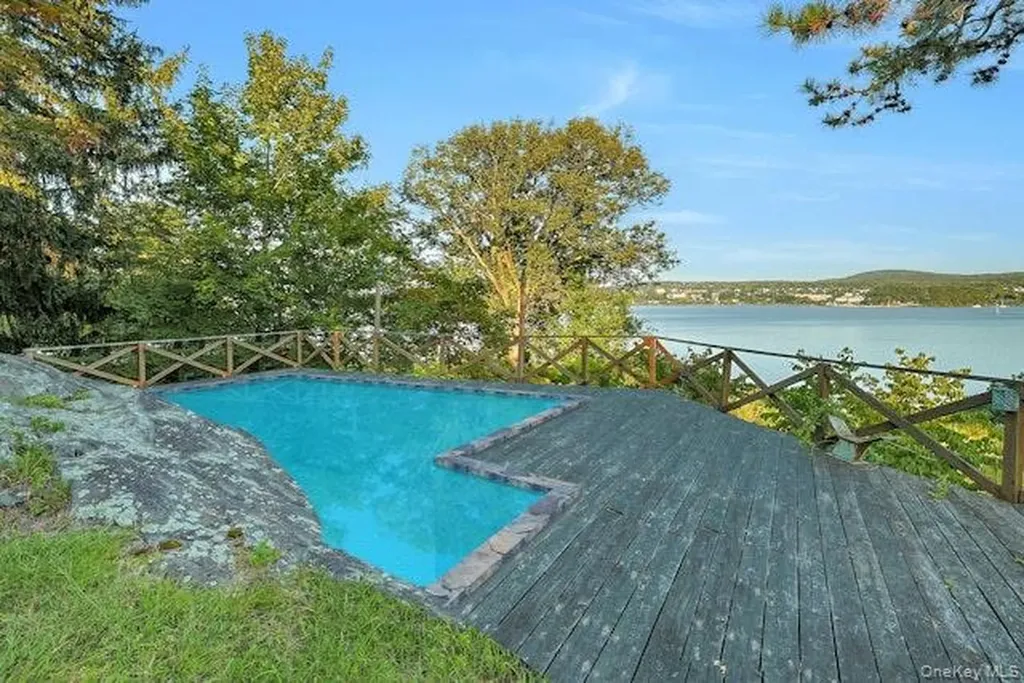 8 Ayers Road Tomkins Cove NY 10986
