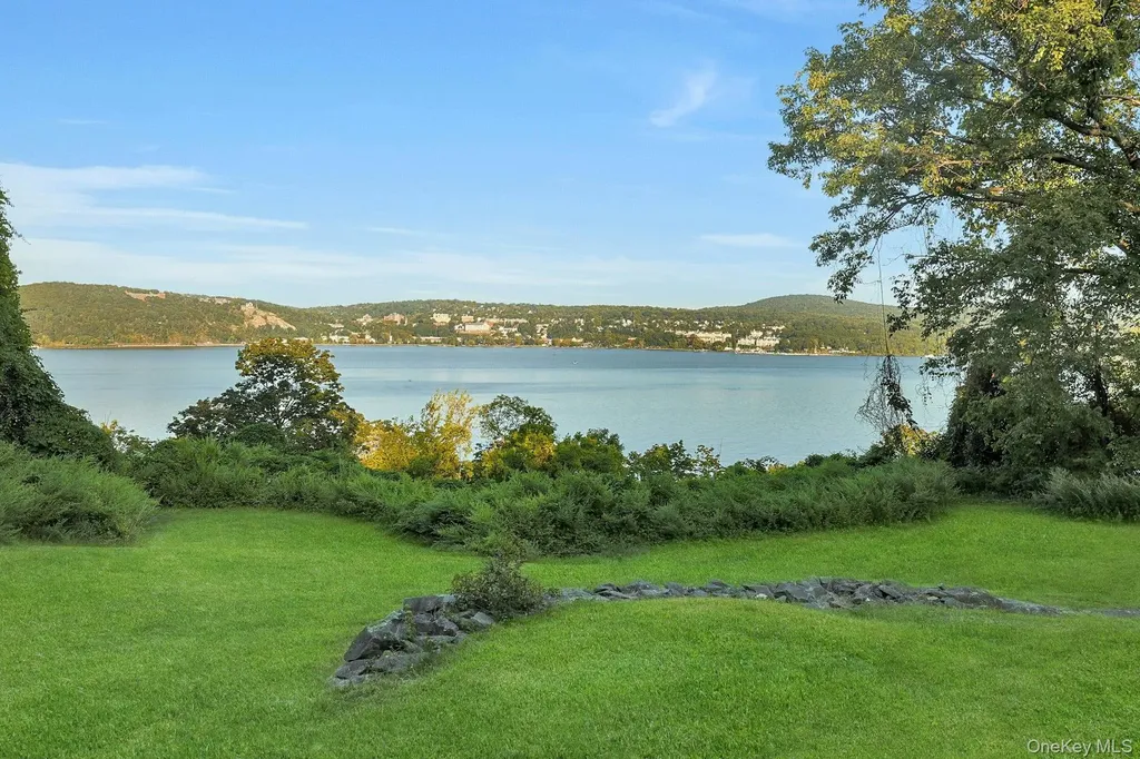 8 Ayers Road Tomkins Cove NY 10986