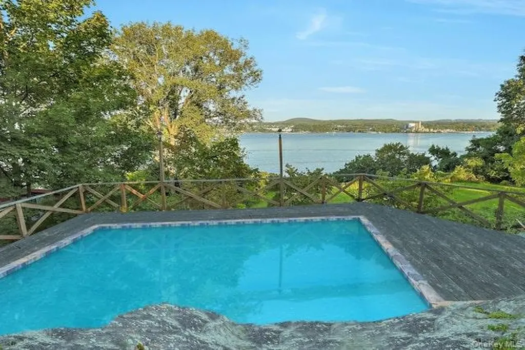 8 Ayers Road Tomkins Cove NY 10986
