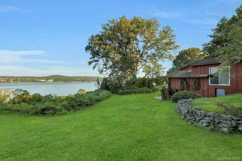 8 Ayers Road Tomkins Cove NY 10986