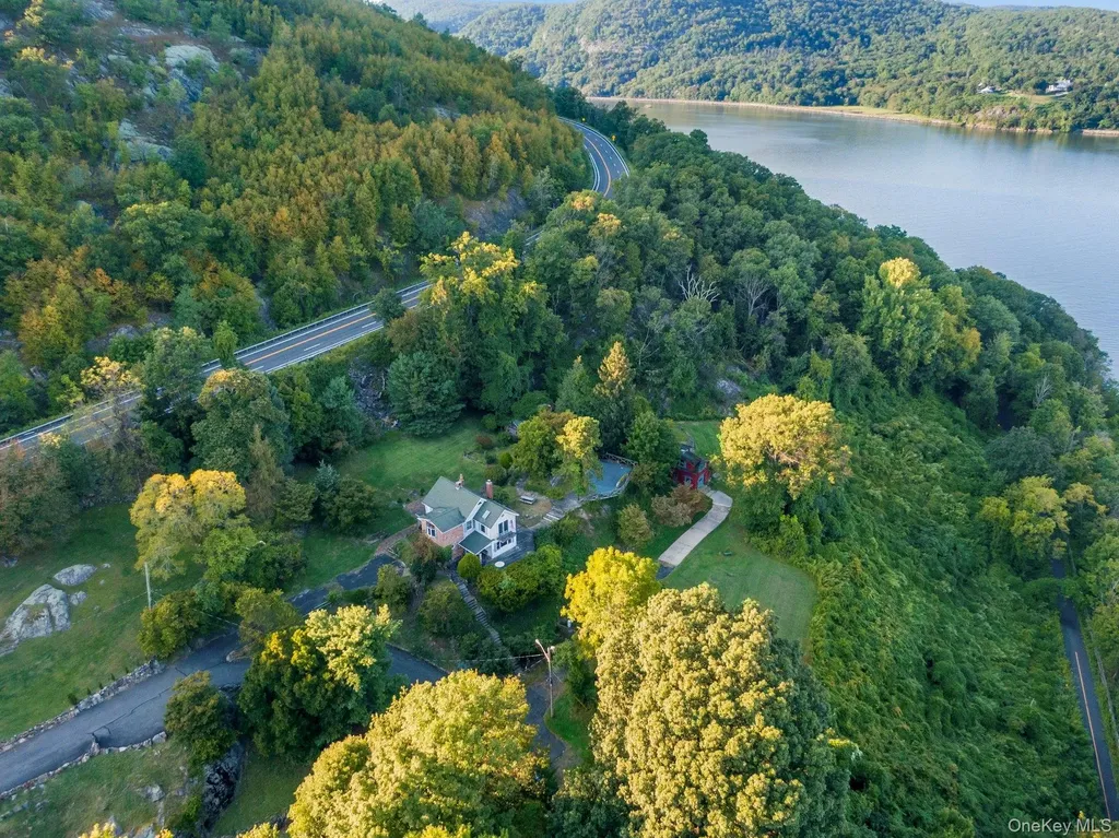 8 Ayers Road Tomkins Cove NY 10986