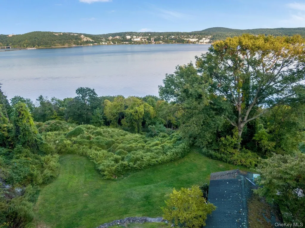 8 Ayers Road Tomkins Cove NY 10986