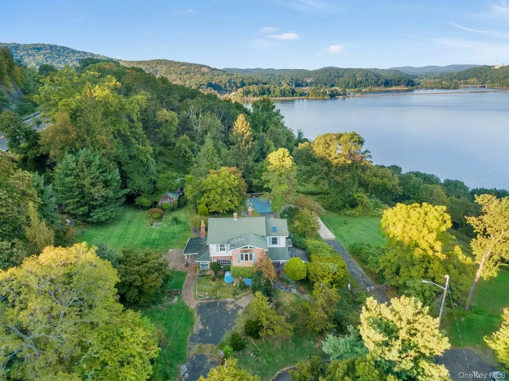 8 Ayers Road Tomkins Cove NY 10986