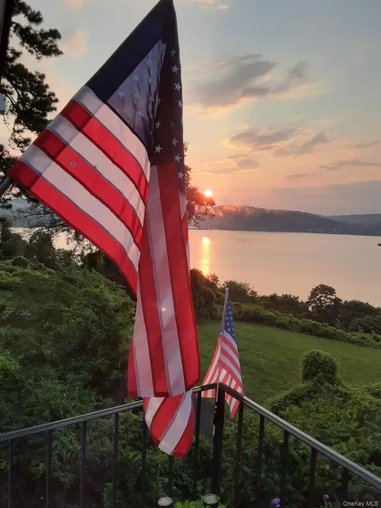 8 Ayers Road Tomkins Cove NY 10986