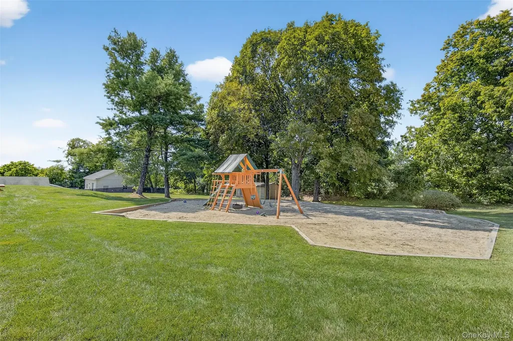 97 Jonathan Drive Mahopac NY 10541