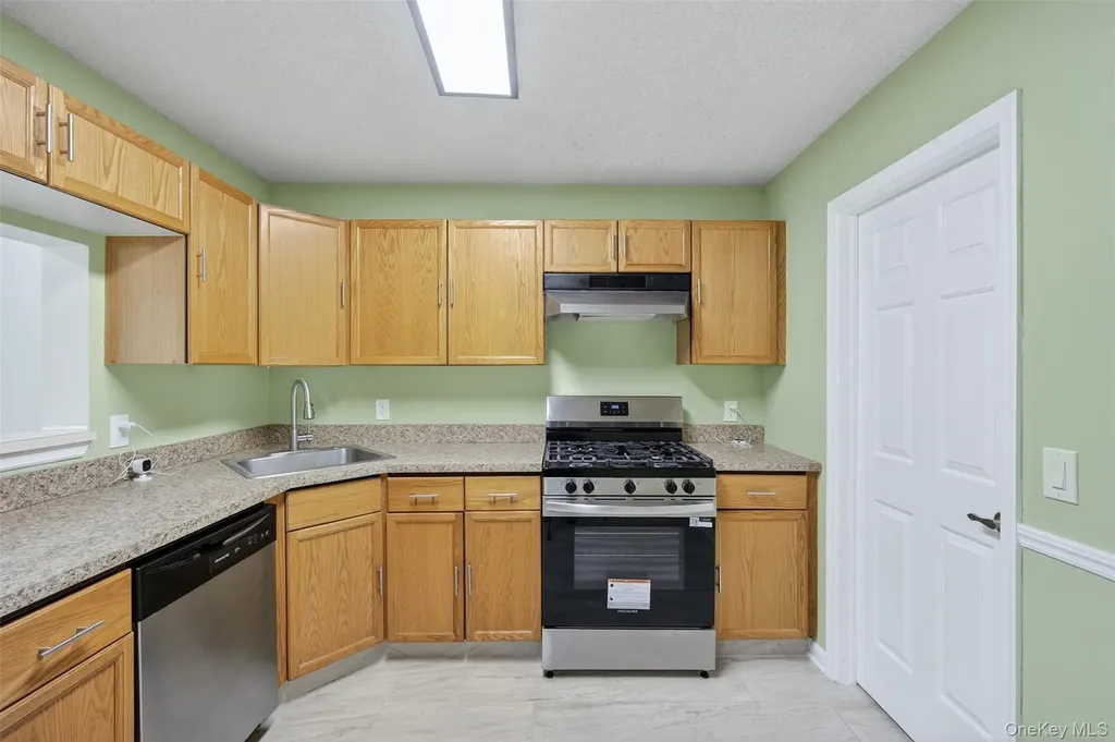 97 Jonathan Drive Mahopac NY 10541