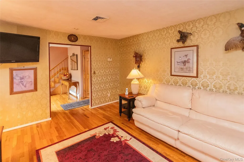 22 The Drive Westtown NY 10998