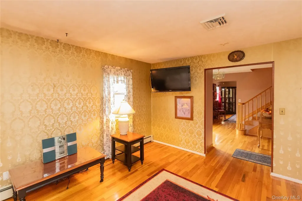 22 The Drive Westtown NY 10998