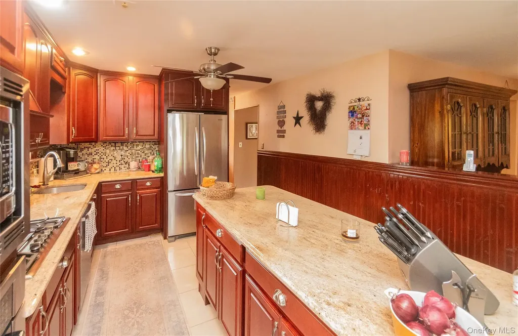 22 The Drive Westtown NY 10998