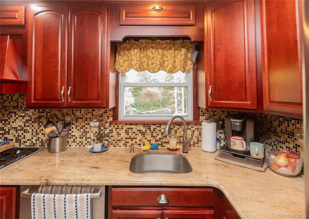22 The Drive Westtown NY 10998