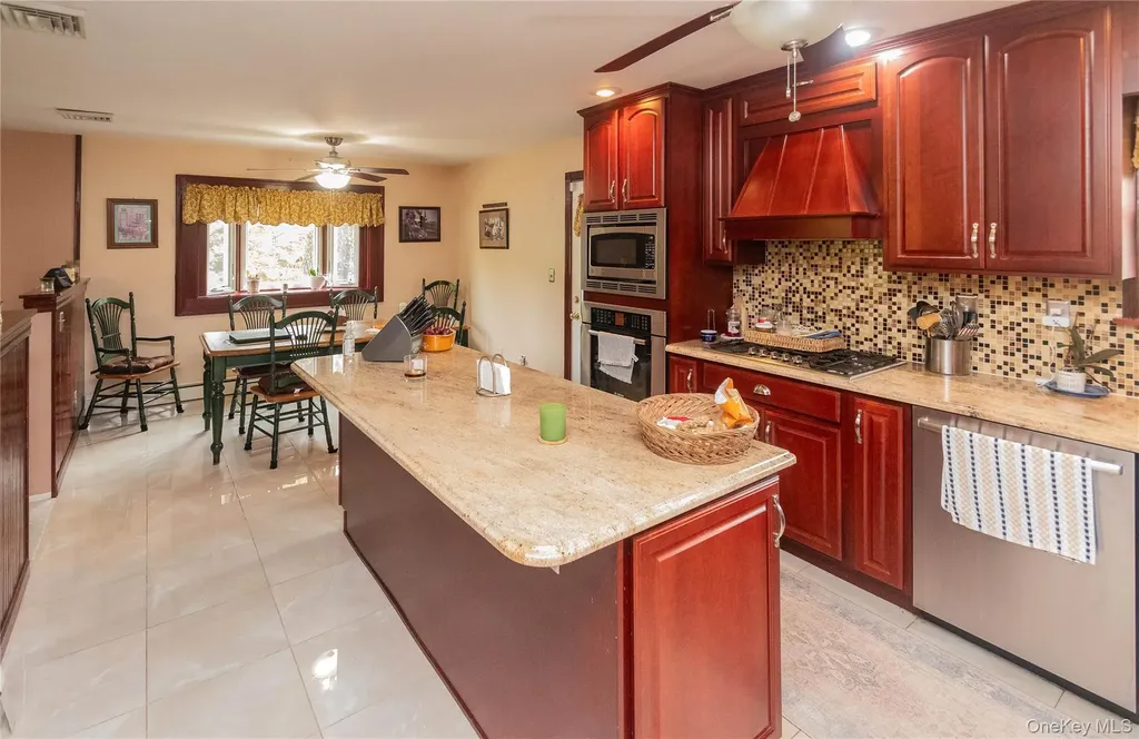 22 The Drive Westtown NY 10998