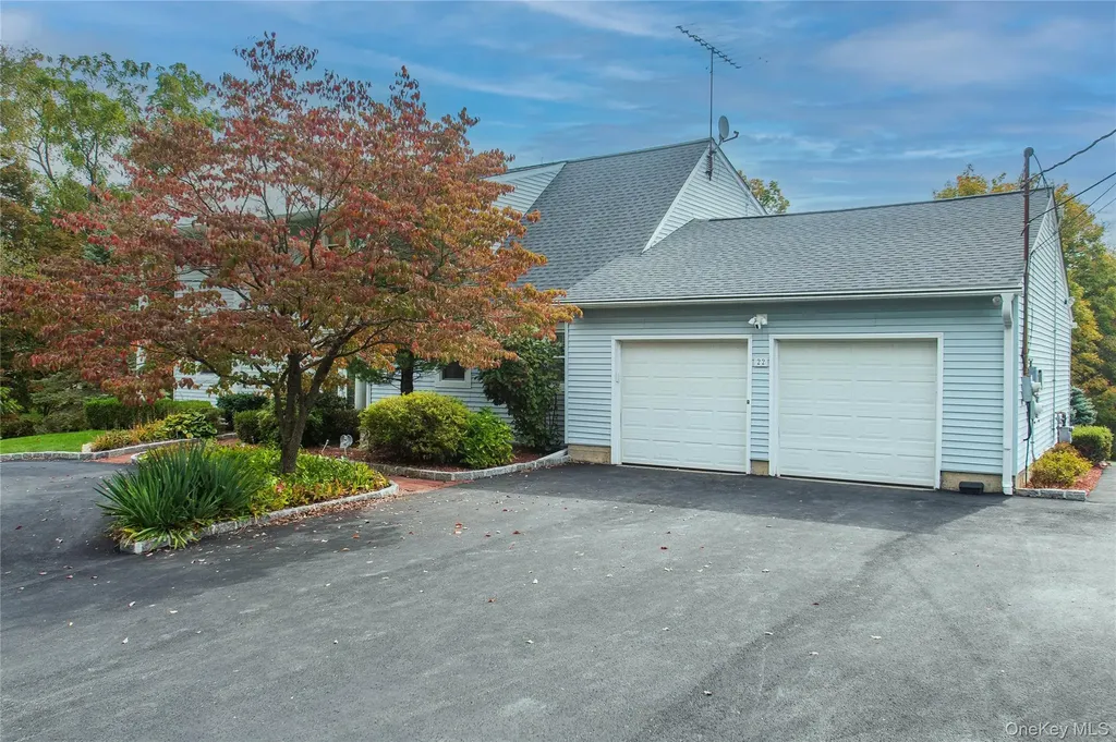 22 The Drive Westtown NY 10998