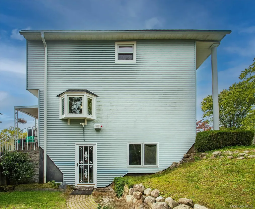22 The Drive Westtown NY 10998